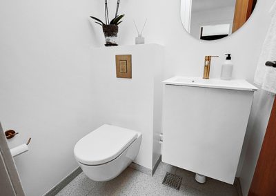 husrenovering hvidt badeværelse